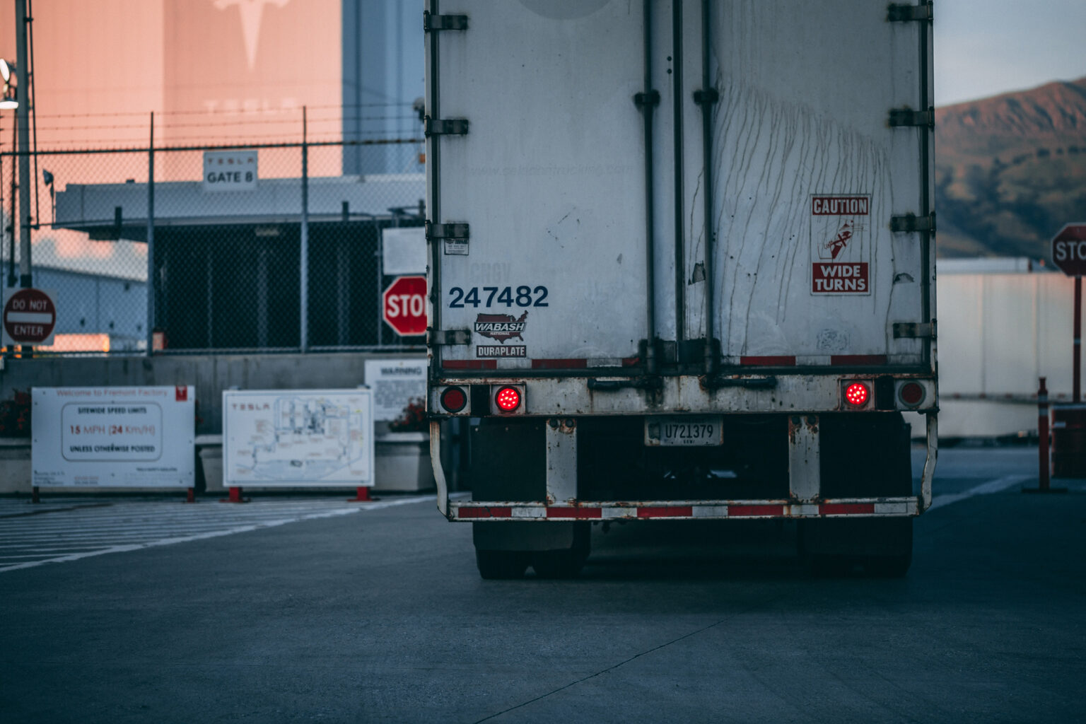 Fort Lee, NJ - Man Killed, Child Hurt in Crash with Semi on NJ Tpke